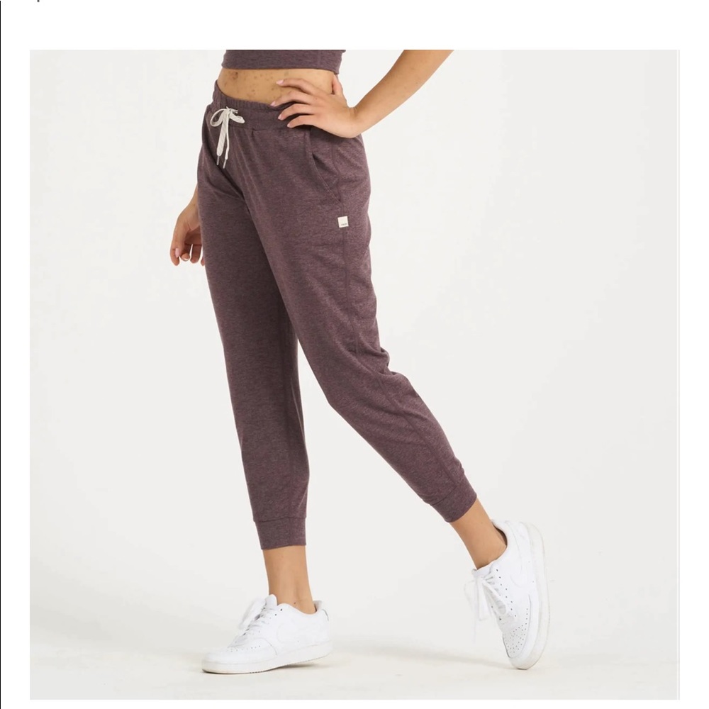 New Women Vuori performance joggers